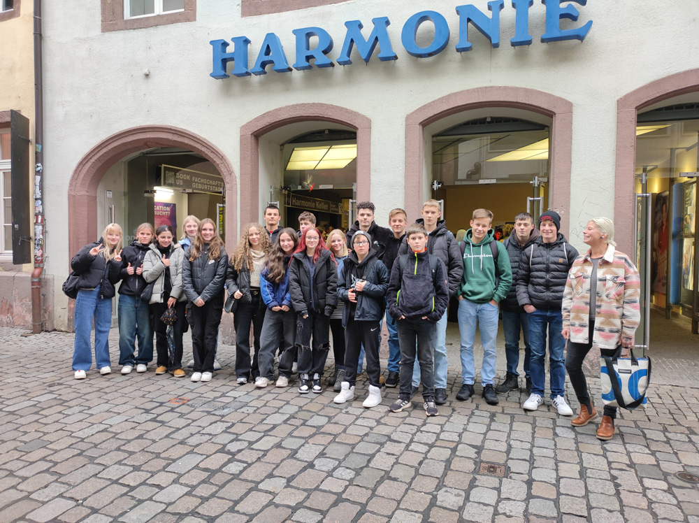 Schulkino und Museumsbesuch der R9a in Freiburg